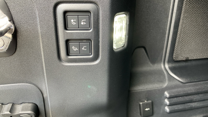 Land Rover Defender 3.0 D350 Trophy Edition Deep Sandglow 110 5dr Auto Diesel Estate - Image 56